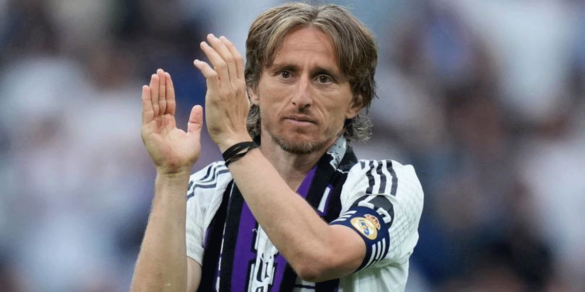 Luka Modric Pamitan, Santiago Bernabeu Menangis Haru